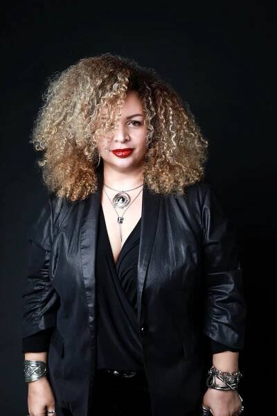 Davina Robinson | The Only American Powerhouse Blues Queen in Japan - GALLERY