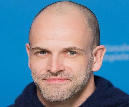 Jonny Lee Miller Biography – Facts, Childhood, Family Life of English Actor