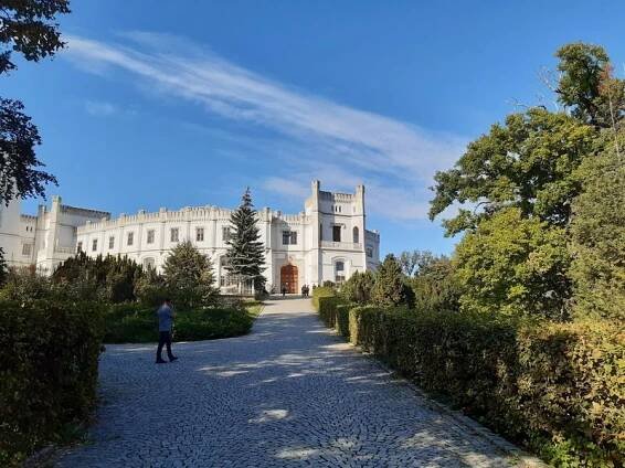 Bojkovice: Zámek Nový Světlov, muzea i krajina žítkovských bohyní