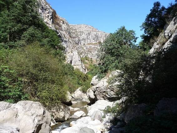 Soubor:Řeka Karkar, Náhorní Karabach.jpg – Wikipedie