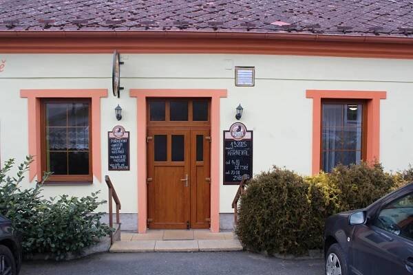 Masky ovládly Kaňk. Hospoda Na Baště uspořádala karneval pro všechny