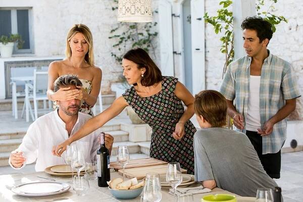 Sergio Assisi, Euridice Axen, Teresa Saponangelo - Basta un paio di baffi - Z filmu