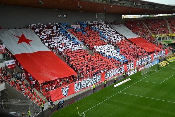 Fotbalisté SK Slavia Praha ( 布拉格斯拉维亚 ) mají nové akcionáře společnost z Číny