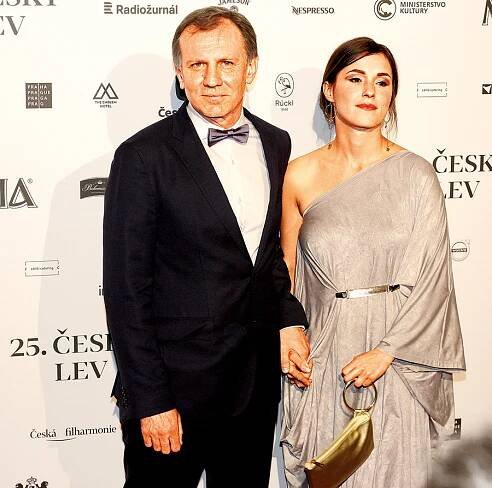 Fingerovu rodinu zničila sebevražda