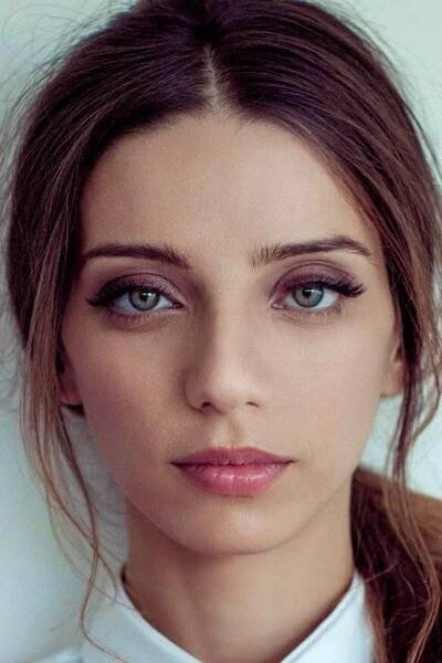Angela Sarafyan herečka