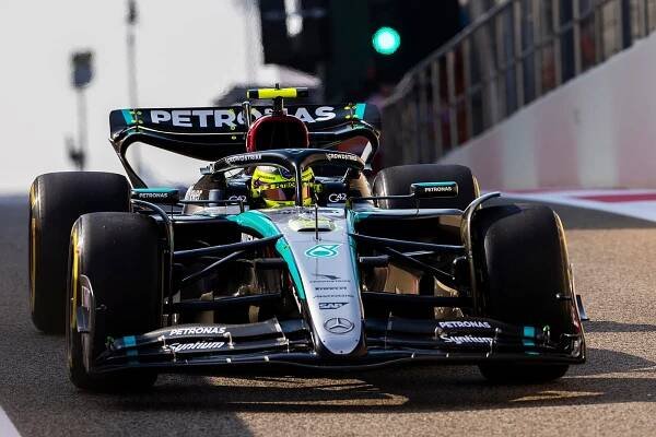 GALÉRIA: McLaren získal vytúžený pohár. Záver sezóny sa niesol v znamení rozlúčky Hamiltona