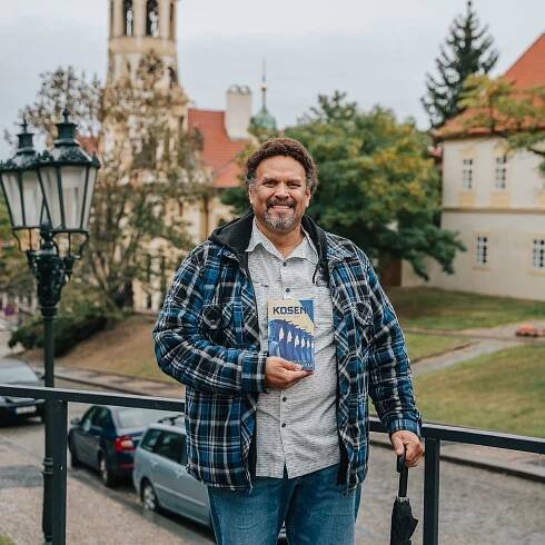 Král dystopie Neal Shusterman a jeho novinka Pravidla hry 3