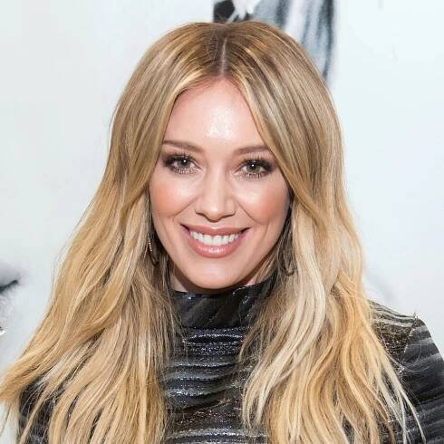 Hilary Duff Debuts New Pink Hair
