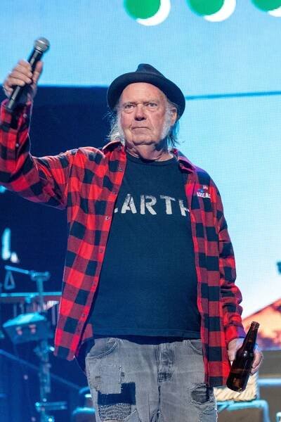 Neil Young to Headline Glastonbury 2025, Backtracking on Decision to Withdraw