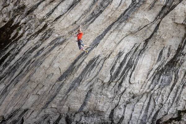 Jakob climbing white rose 9a at schleier waterfall