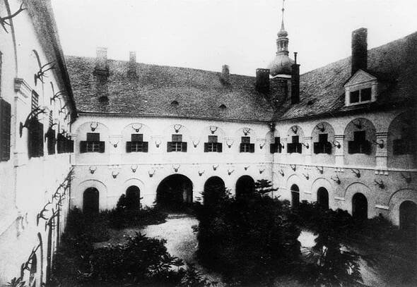 zámek Nádvoří