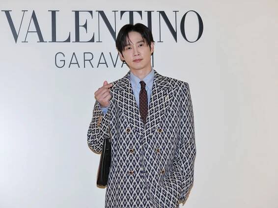 Netflix's 'Squid Game 2' Casts Cisgender Actor Park Sung-hoon a as Transgender Woman Competing for Surgery