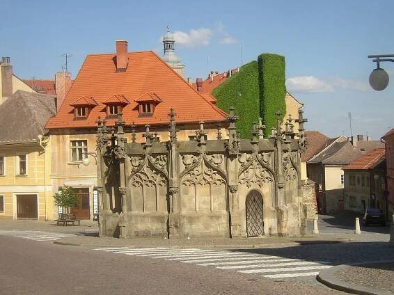 File:Kutna Hora CZ The Stone Fountain 02.jpg - Wikimedia Commons