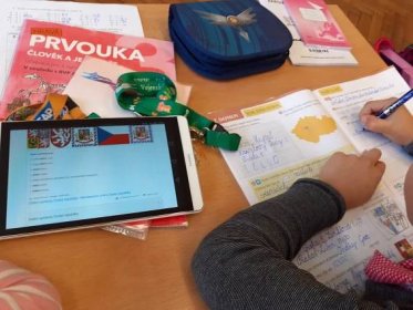 Prvouka- práce s tablety | Základní a mateřská škola Lyčkovo náměstí