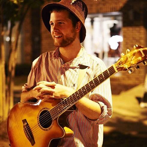 1guitarist.jpg
