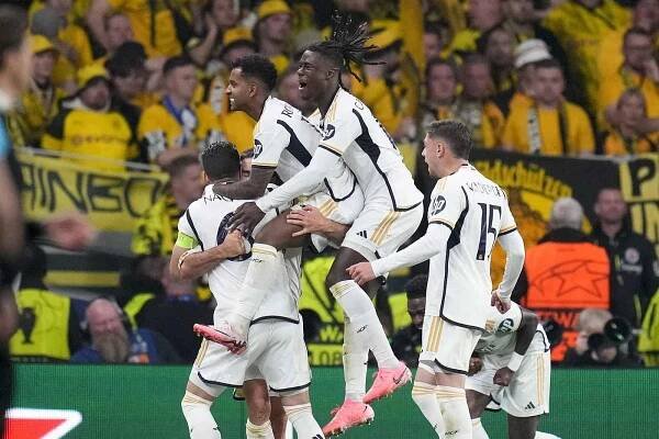Pomohli i fotbalisté Realu Madrid, kteří porazili ve finále Ligy mistrů Dortmund