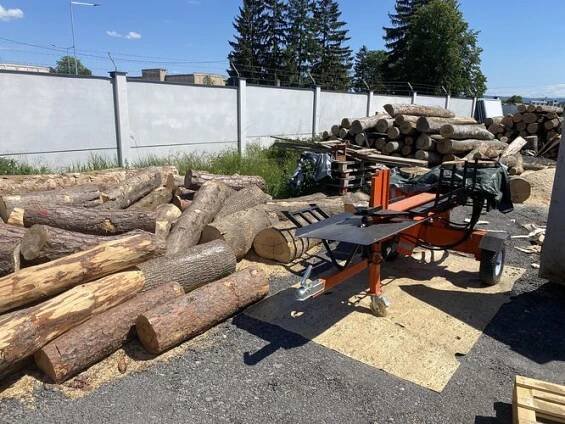 Pronájem štípacího automatu s obsluhou od 390 Kč Samotišky Dřevo Ludwig • Firmy.cz