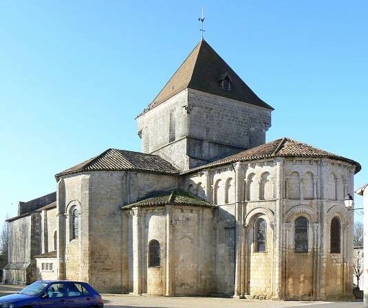 Súbor:Church of Saint Maurice la Clouère.jpg