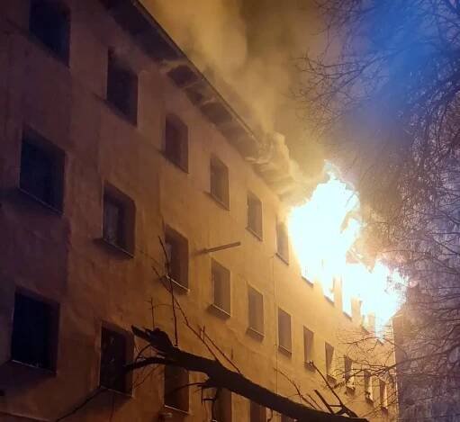 V Liberci hořela budova. Šestnáct lidí museli evakuovat