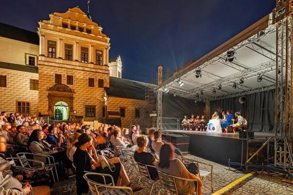 FOTO: Pardubický zámek opět obsadil divadelní festival Pernštejnlove