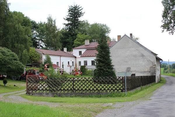 Soubor:Dolejší Těšov, zámek (2).jpg