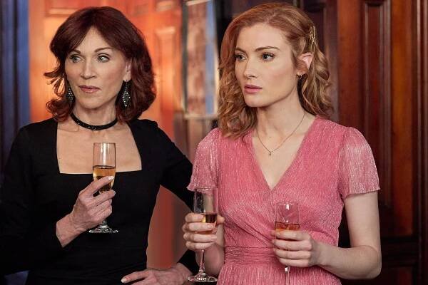 Aurora Teagarden - Marilu Henner, Skyler Samuels