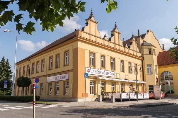 Významné stavby: Lázně Bohdaneč
