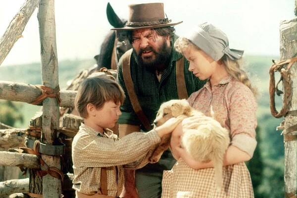 Old Yeller Star Beverly Washburn Reveals Her Secret Trick For Befriending Her Canine Costars