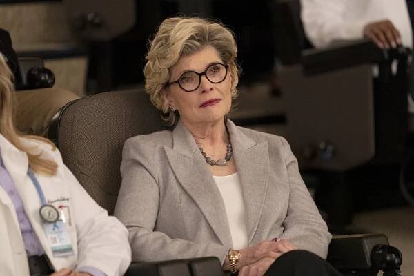 Nemocnice New Amsterdam - How Can I Help? - Z filmu - Debra Monk
