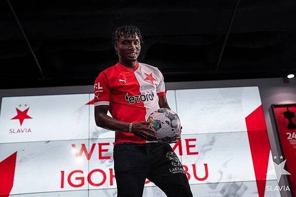 Slavia dál posiluje, z Lilleströmu přichází nigerijský stoper Ogbu