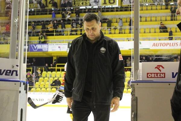 Pád na zadek, běhání okolo stadionu, pohovory. Chemici se probrali