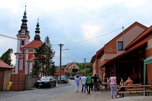 Patnáct sklepů polešovických vinařů bylo otevřeno dokořán