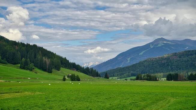 Základová fotografie na téma alpe di siusi, alpský, chata, chaty, denní světlo, dolomity, evropa, farma, flóra, hory, hřiště