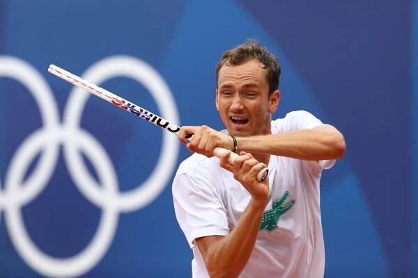 Daniil Medveděv jako jeden z mála ruských sportovců údajně splnil podmínky pro účast na OH.