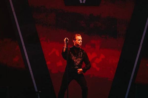 FOTOREPORT: Poprvé v Praze bez Andrew Fletchera. Depeche Mode přivezli do Česka svou největší show