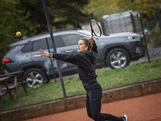 Když sedím na místě spolujezdce, řidič je ze mě na prášky, říká Barbora Strýcová