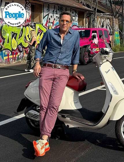 Dan Bucatinsky returns to Italy with daughter.