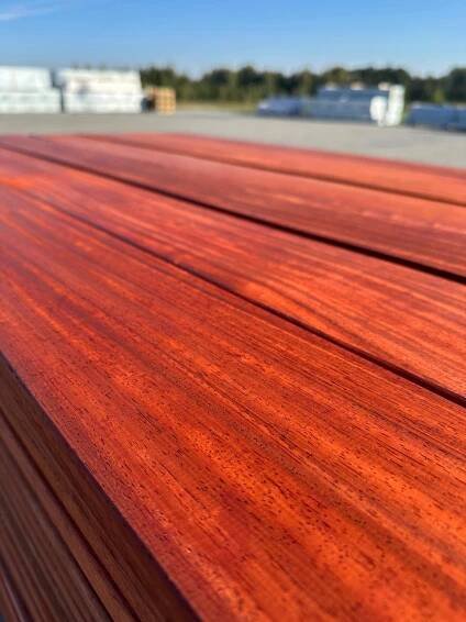 Terasová deska terasa exotická Padouk vermillion hladká KL. FAS KD 21x145 Délka 3 m