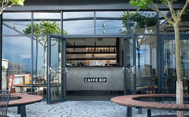 Caffé Říp rozjíždí letní sezónu 2024. Nabídne večery s hudbou i literaturou