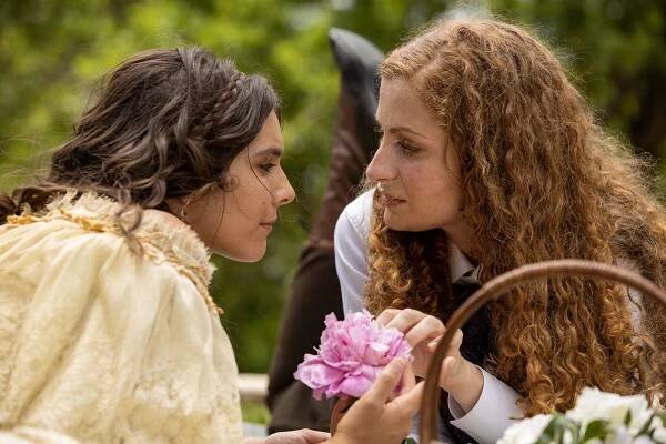 Fantasy Island - The Big Five Oh - Z filmu - Caitlin Stasey, Gillian Saker