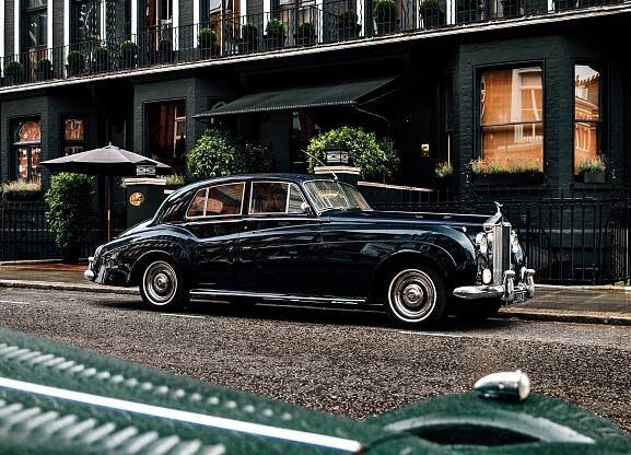 Pokud Rolls-Royce neuvažuje o výrobě elektromobilu, Lunaz už nabízí ne jeden, ale hned dva