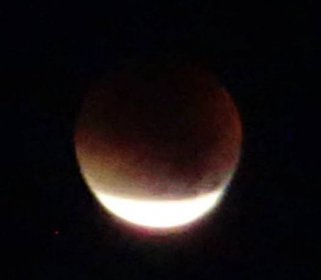 Zatmění Měsíce 2015 - krvavý Superměsíc 2015