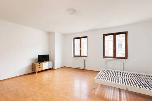 Pronájem bytu 1+kk 43 m², Husitská, Praha, Praha