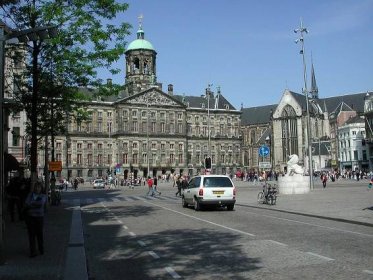 Soubor:Dam Amsterdam 2005.jpg – Wikipedie