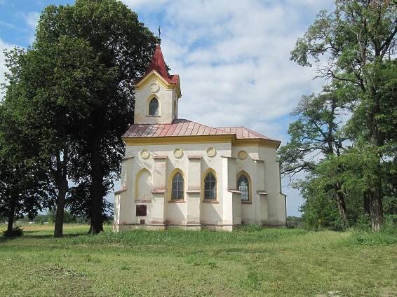Soubor:Dyjákovice, mariánský kostelík.jpg