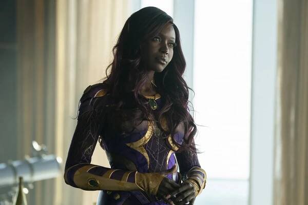 Titans - Série 4 - Z filmu - Anna Diop