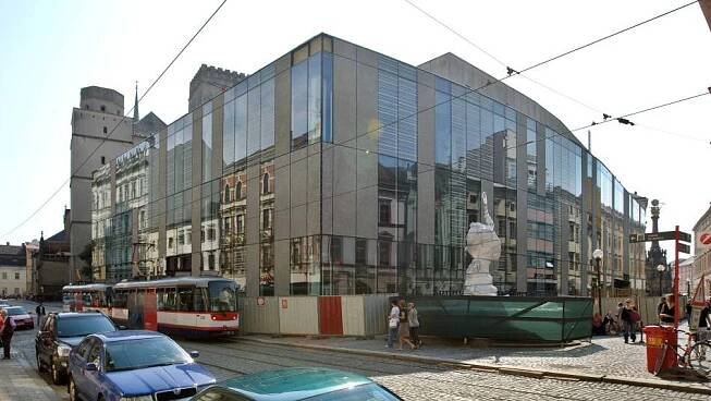 Z olomouckého Prioru už je prosklená galerie. Jak se vám líbí?