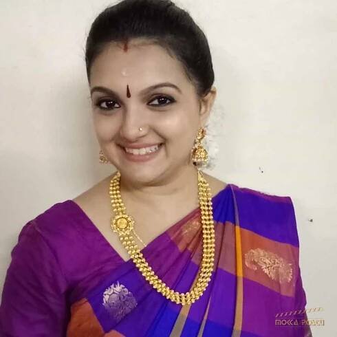 Saranya Mohan in saree
