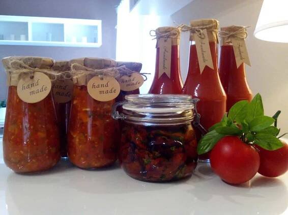 Sušená (pečená) rajčata s bazalkou - jednoduchý a chutný recept