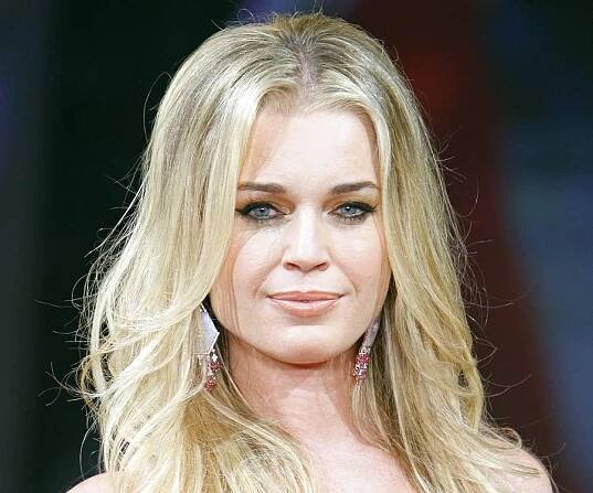 Rebecca Romijn Biography - Facts, Childhood, Family Life & Achievements